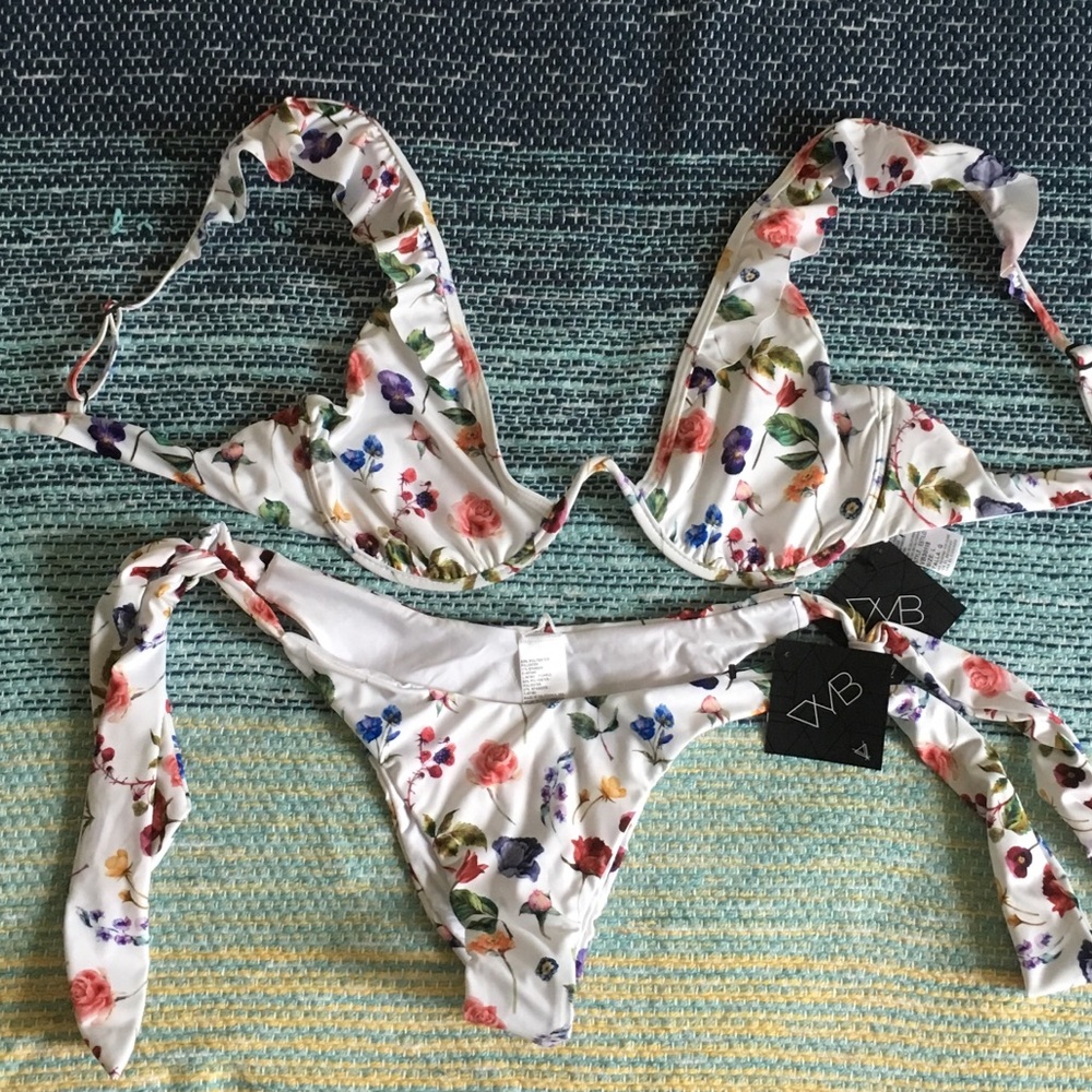 ✨✨BNWT VYB swim bikini